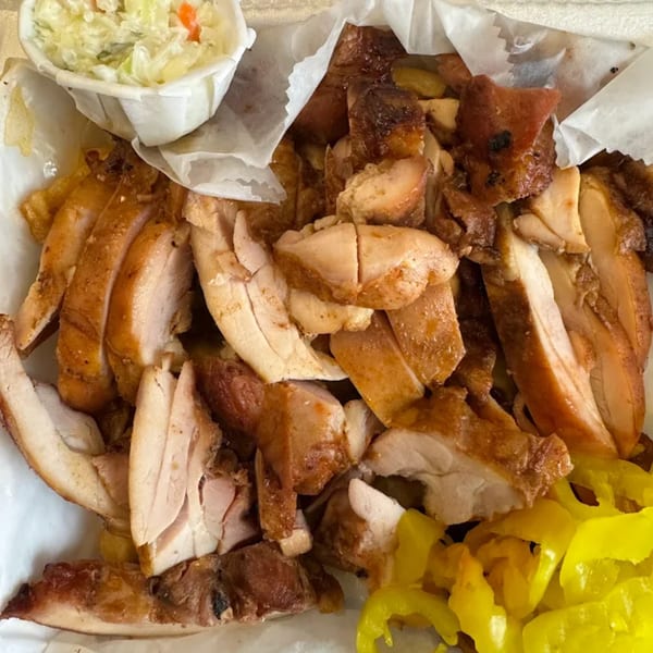 No Sauce AZ Smokehouse BBQ chicken, coleslaw, and yellow peppers in a takeout container.